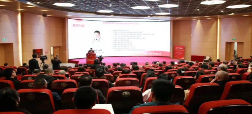 2025年3月21日，，，，，，，，“‘松论康健，，，，，，，，龄铸经典’-中西医团结防治高血压天下学术交流会”在成都举行。。。。。。。